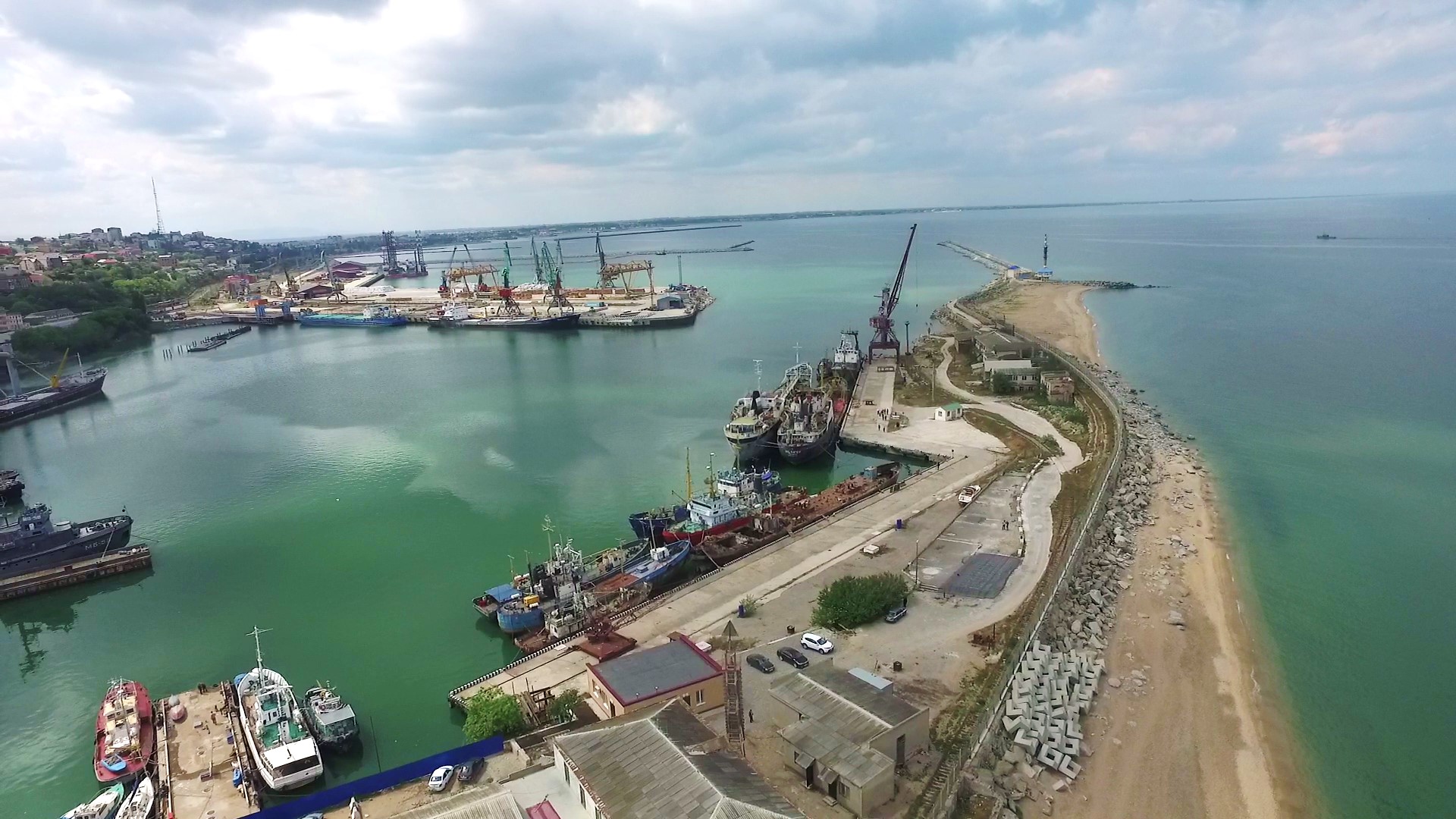 В Дагестане намерены проложить железную дорогу к морскому порту в Махачкале В Дагестане намерены проложить железную дорогу к морскому порту в Махачкале